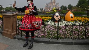 Confinamiento de emergencia en Disneyland Shanghái por covid-19