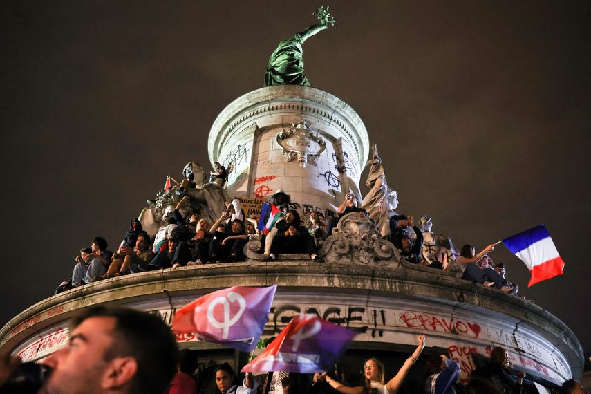 La victoria de la izquierda empuja a Francia a la incertidumbre en elecciones. La victoria de la izquierda empuja a Francia a la incertidumbre en elecciones.