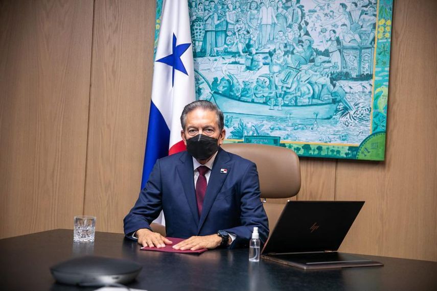 Cortizo participa en Cumbre de la Democracia