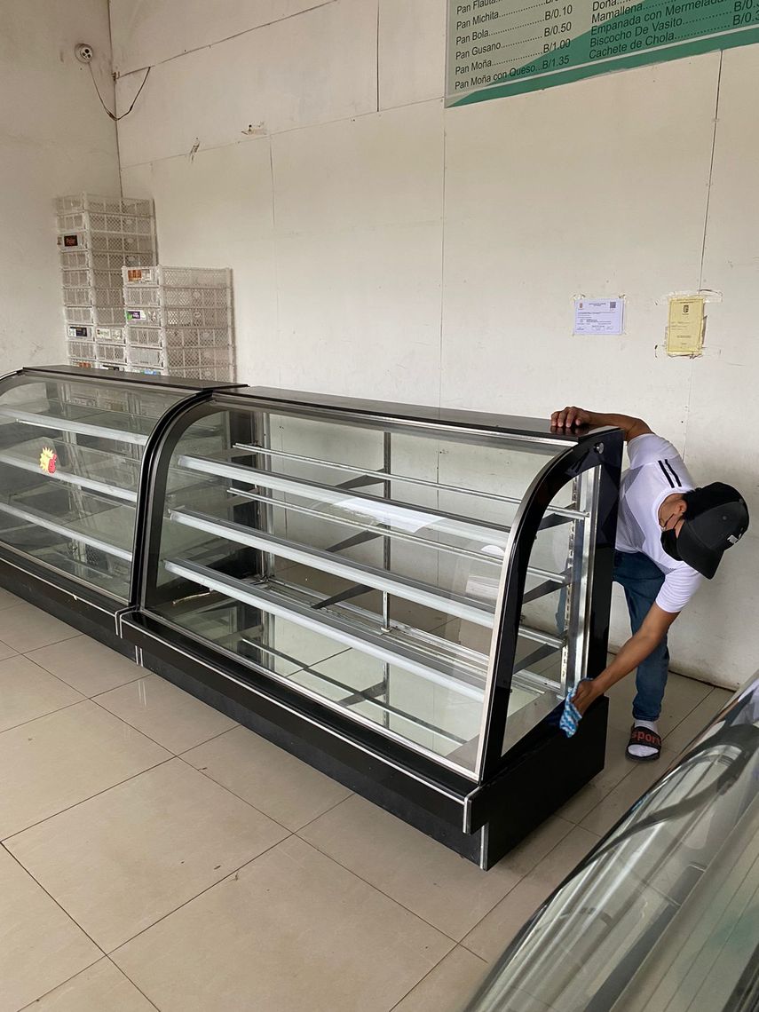 Minsa sanciona panadería en Pacora tras denuncia de gatos