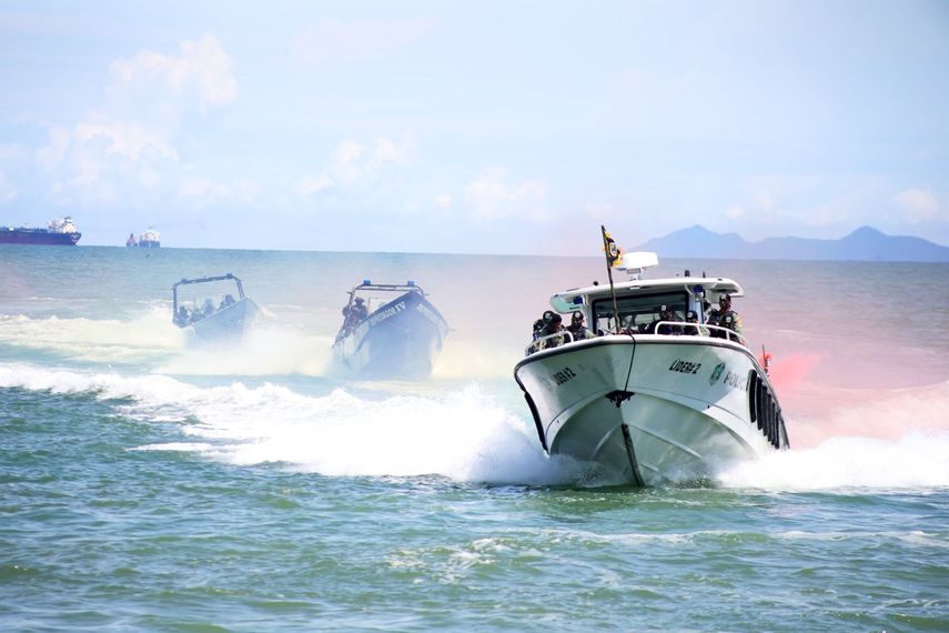 Evacuan a 19 migrantes gravemente enfermos varados en playas del Pacífico
