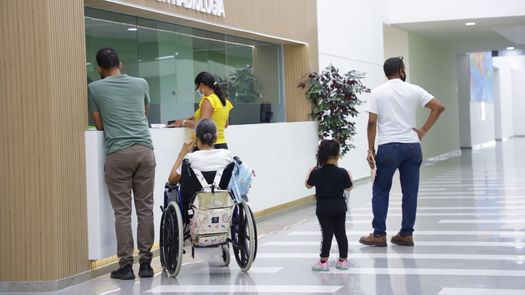 Pacientes en Panamá invierten en atenciones de salud.