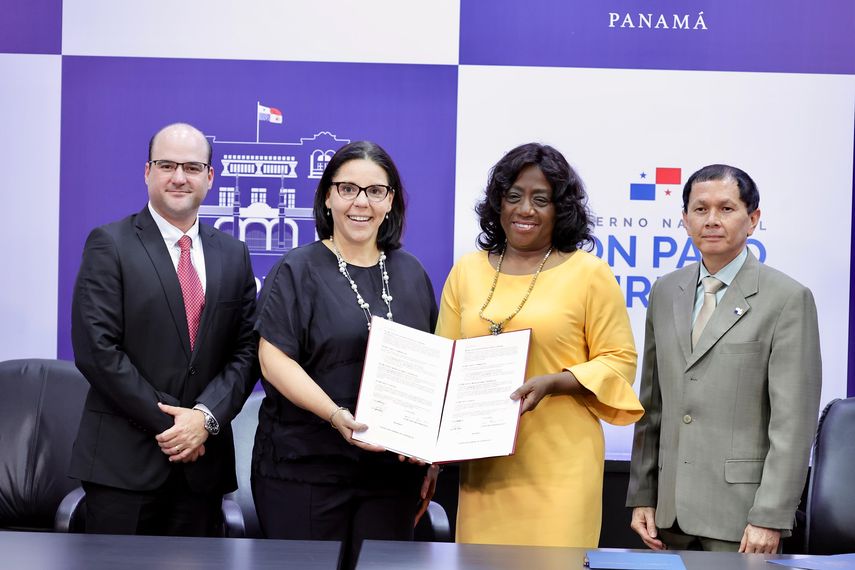 El Ministerio de Educación (Meduca) anunció que su inversión de B/. 241,724,400.00 será a lo largo de los años lectivos 2025 a 2029, destinada a la entrega de laptops a estudiantes y docentes de escuelas oficiales. El Ministerio de Educación (Meduca) anunció que su inversión de B/. 241,724,400.00 será a lo largo de los años lectivos 2025 a 2029, destinada a la entrega de laptops a estudiantes y docentes de escuelas oficiales.