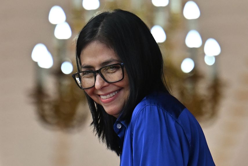 Estados Unidos levantó el miércoles las sanciones contra la presidenta interina de Venezuela