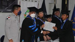 Universidad de Panamá titula a 45 nuevos profesionales de la Policía Nacional