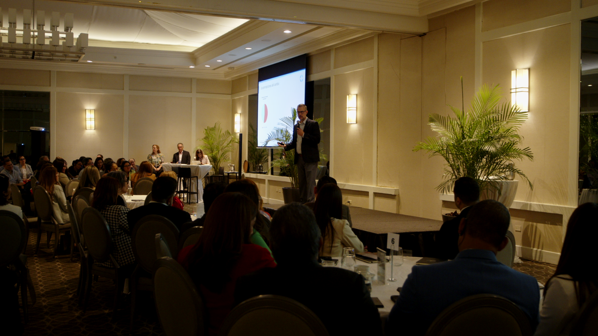 Expertos impulsan competitividad en tercera cumbre de Liderazgo del Greatness Center