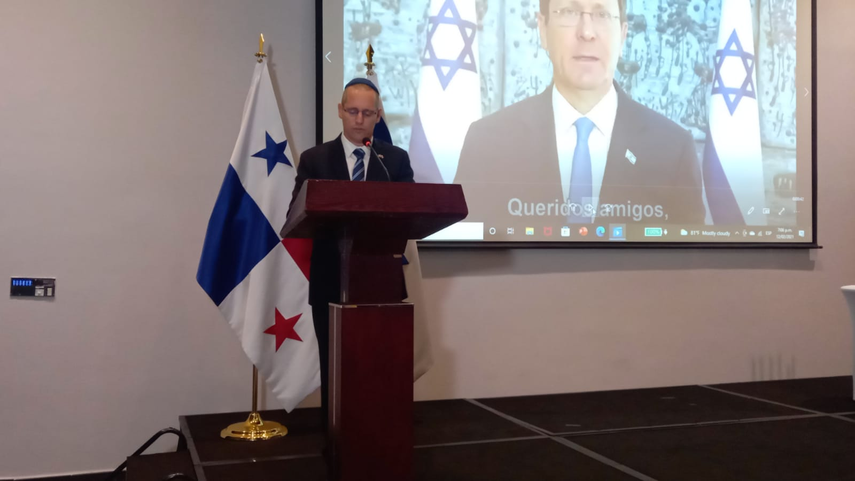 En la actividad participó la canciller panameña, funcionarios del gobierno y empresarios panameños