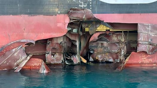 El Gobierno de Panamá culpó este martes a Irán de un ataque con proyectiles contra un buque portacontenedores de bandera panameña, ocurrido la víspera en el golfo Pérsico tras finalizar operaciones en un puerto iraquí, y que no causó heridos entre la tripulación. El Gobierno de Panamá culpó este martes a Irán de un ataque con proyectiles contra un buque portacontenedores de bandera panameña, ocurrido la víspera en el golfo Pérsico tras finalizar operaciones en un puerto iraquí, y que no causó heridos entre la tripulación.