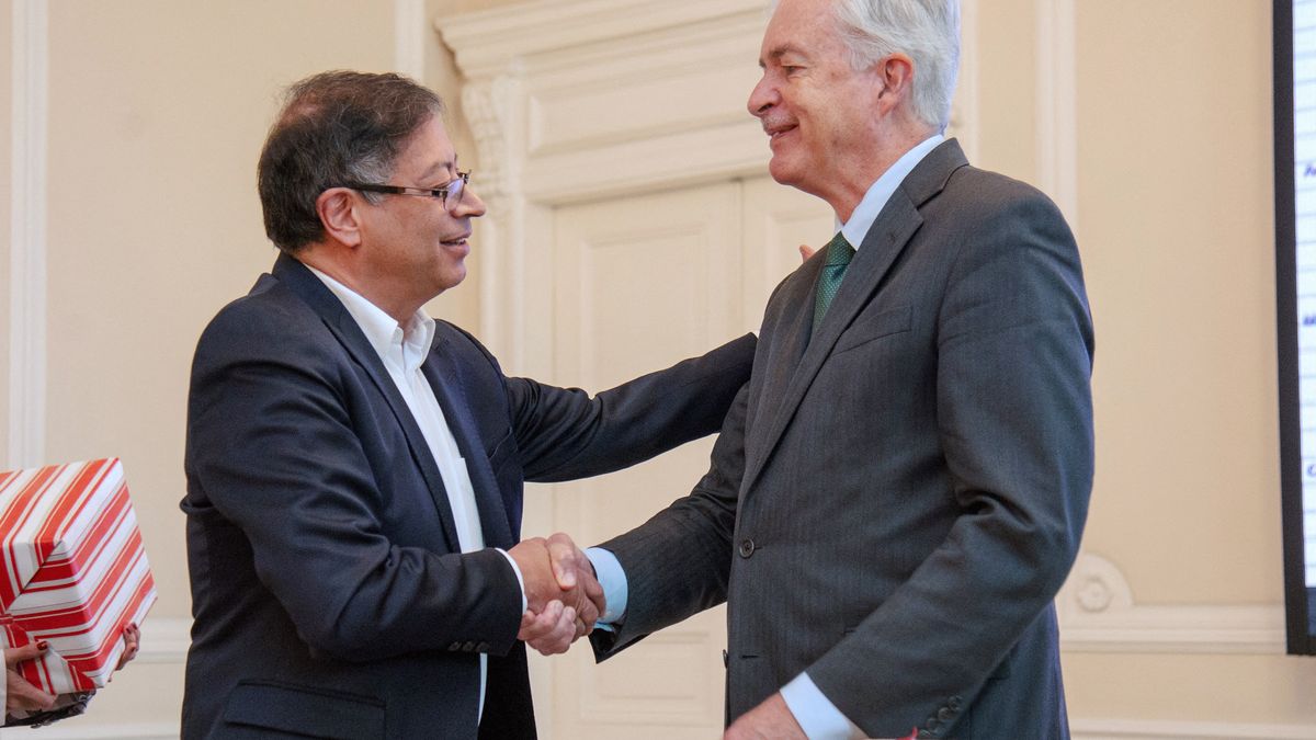 Presidente Petro se reúne en Colombia con jefe de la CIA, su antiguo enemigo