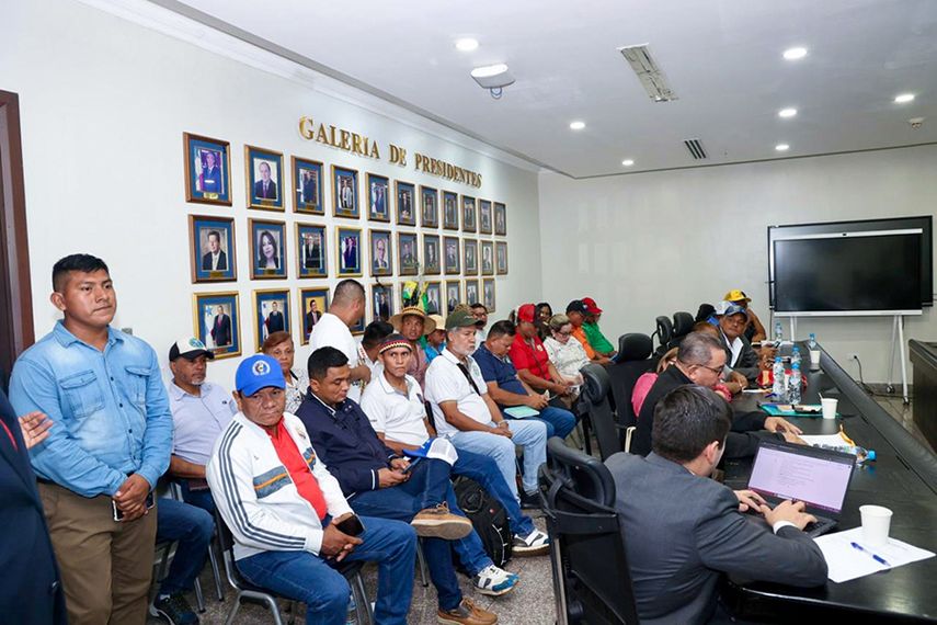 Los docentes expresaron su interés de regresar a las aulas de clases. Los docentes expresaron su interés de regresar a las aulas de clases.