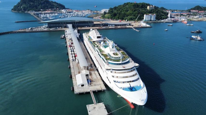 Panamá: 1,700 turistas llegan a bordo del Pacific World