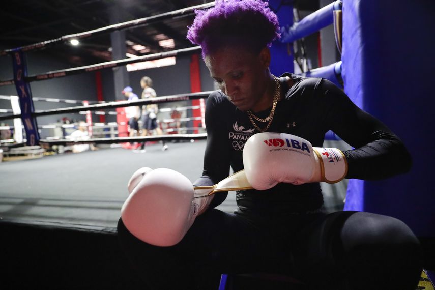 El boxeo, un deporte de tradición en Panamá, tiene como una de sus máximas favoritas para aspirar a una medalla en los Juegos Olímpicos de París 2024 a Atheyna Bylon, una experimentada peleadora que competirá en su tercera cita olímpica. El boxeo, un deporte de tradición en Panamá, tiene como una de sus máximas favoritas para aspirar a una medalla en los Juegos Olímpicos de París 2024 a Atheyna Bylon, una experimentada peleadora que competirá en su tercera cita olímpica. 