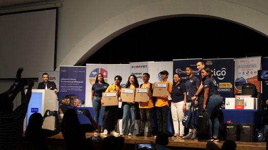 Tigo aporta su granito de arena en el Hackathon Copa 2023