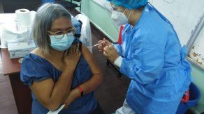 Hombres y mujeres de 30 años inoculados con AstraZeneca