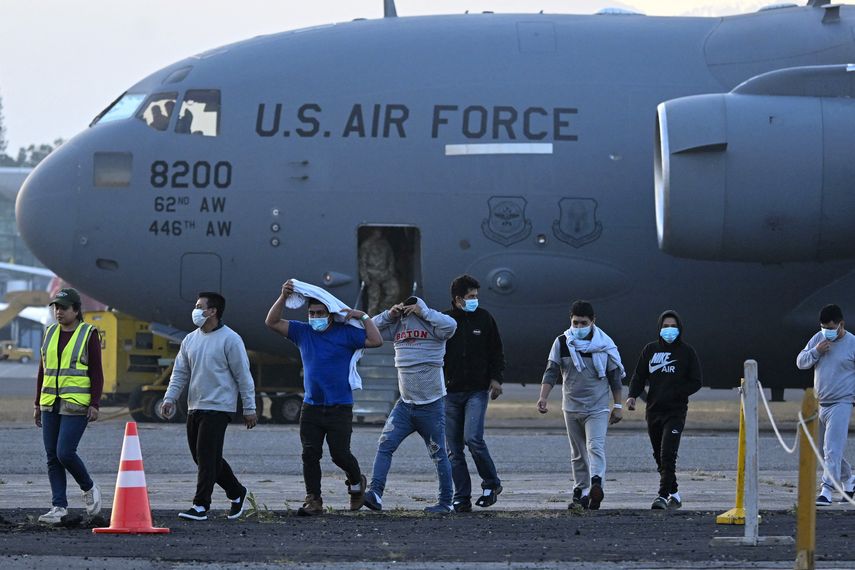 Costa Rica servirá de puente de migrantes deportados por EEUU. Costa Rica servirá de puente de migrantes deportados por EEUU.