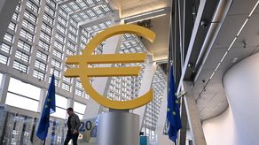 El Banco Central Europeo (BCE) mantuvo sin cambios la tasa de interés por quinta vez consecutiva este jueves y afirmó que la economía de la eurozona muestra resiliencia, pese a las preocupaciones que genera la apreciación del euro.