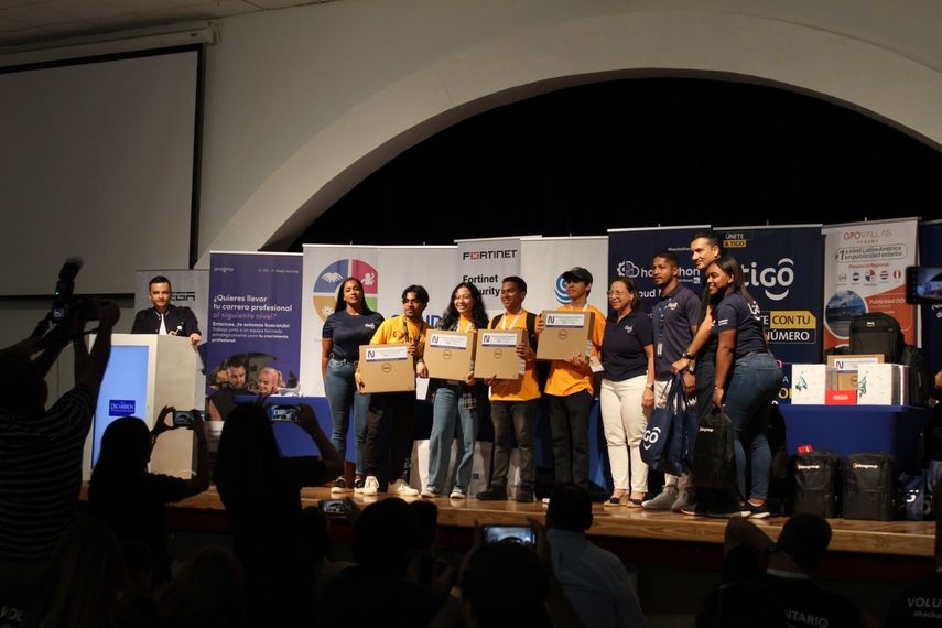 Tigo dijo presente en el Hackathon Copa 2023