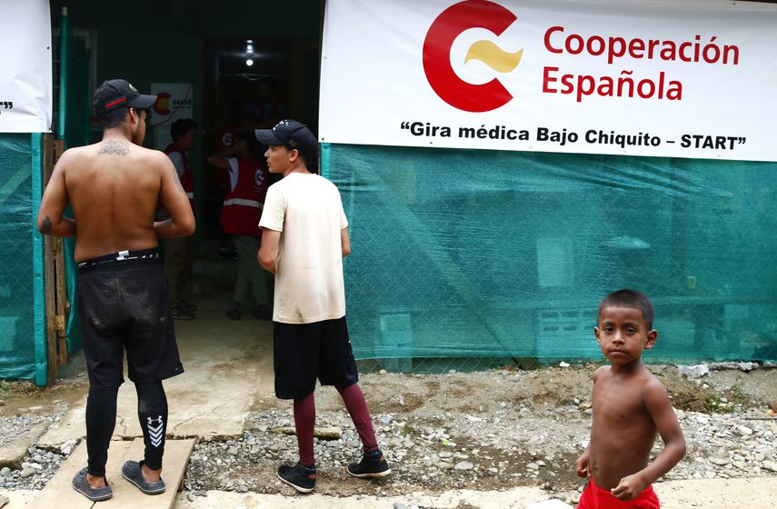 España instala una clínica para tratar a migrantes que cruzan selva del Darién