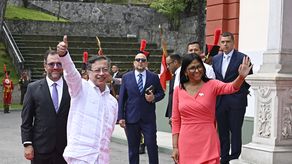 El presidente de Colombia, Gustavo Petro, llegó este viernes a Venezuela para mantener un encuentro bilateral con la mandataria interina, Delcy Rodríguez, centrado en la seguridad fronteriza y la cooperación energética.