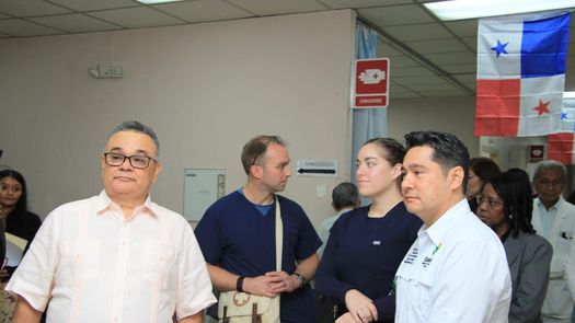 Médicos del Comando Sur realizaron un recorrido en el Hospital Nicolás Solano.