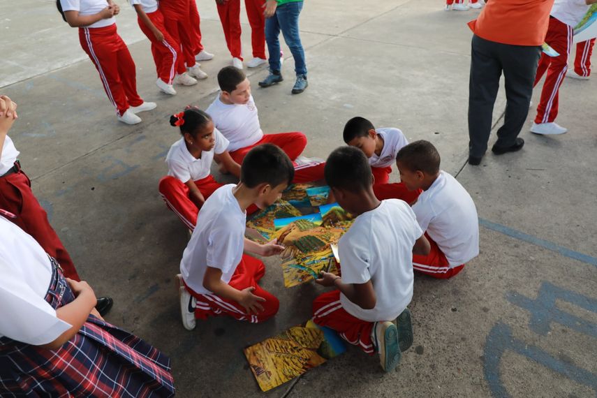 El Ministerio de Ambiente (MiAmbiente), en alianza con el Ministerio de Educación (Meduca), con el objetivo de fortalecer la educación ambiental en las escuelas, han puesto en marcha el programa Bandera Ecológica a nivel nacional. El Ministerio de Ambiente (MiAmbiente), en alianza con el Ministerio de Educación (Meduca), con el objetivo de fortalecer la educación ambiental en las escuelas, han puesto en marcha el programa Bandera Ecológica a nivel nacional.