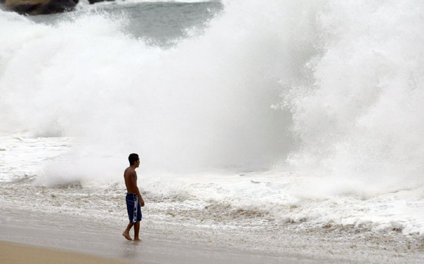 Huracán Agatha se degrada a tormenta tropical en México