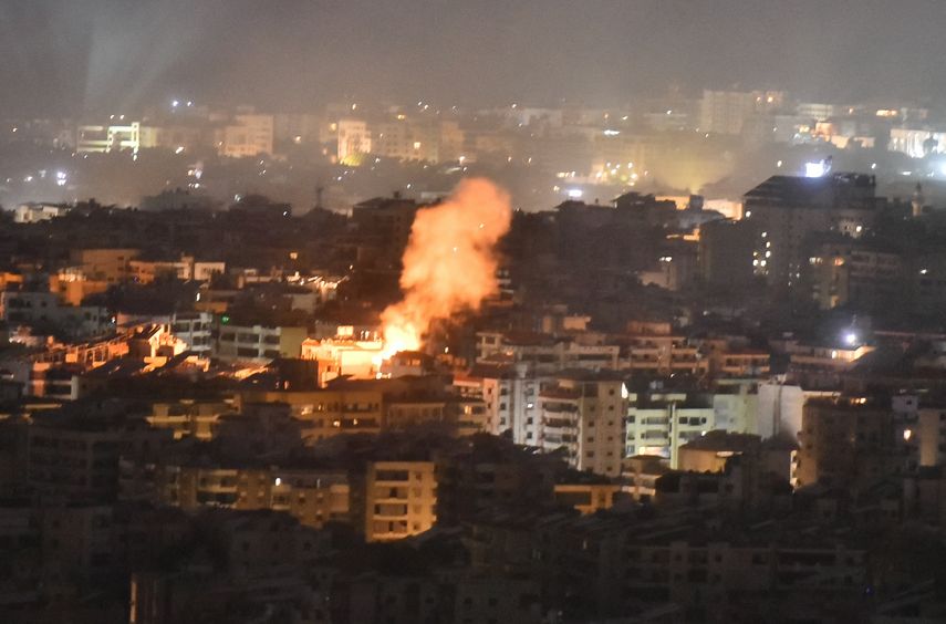 Al menos nueve personas murieron y catorce resultaron heridas en un bombardeo de Israel contra un edificio del centro de Beirut, en el segundo ataque contra la capital del Líbano desde el inicio del conflicto entre el grupo chií Hizbulá e Israel hace casi un año. Al menos nueve personas murieron y catorce resultaron heridas en un bombardeo de Israel contra un edificio del centro de Beirut, en el segundo ataque contra la capital del Líbano desde el inicio del conflicto entre el grupo chií Hizbulá e Israel hace casi un año.