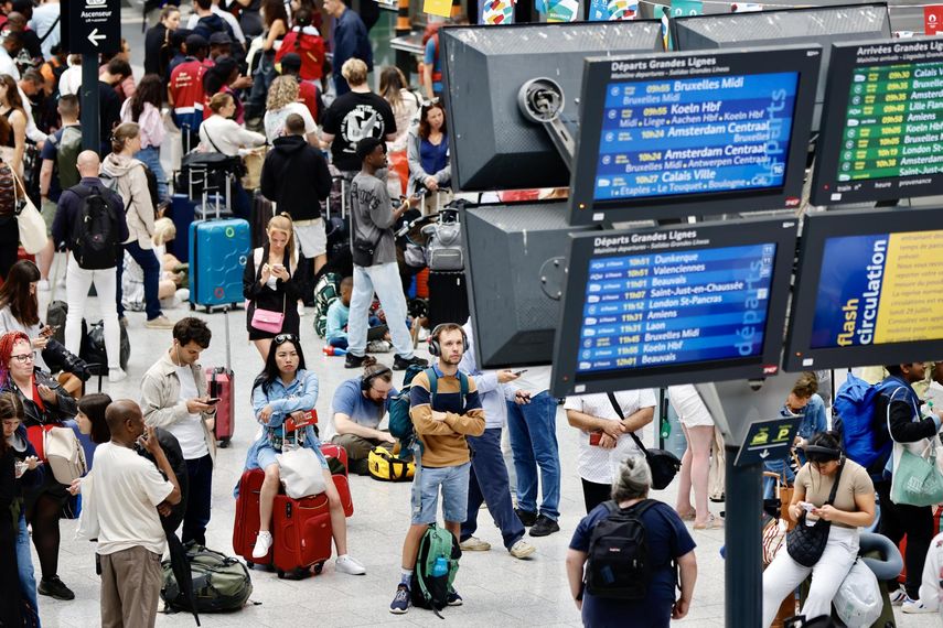 Mejoran trenes en Francia tras un viernes con 100.000 personas privadas de viaje