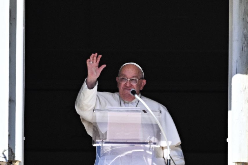 Papa Francisco urge respetar a los cascos azules de la ONU en Líbano