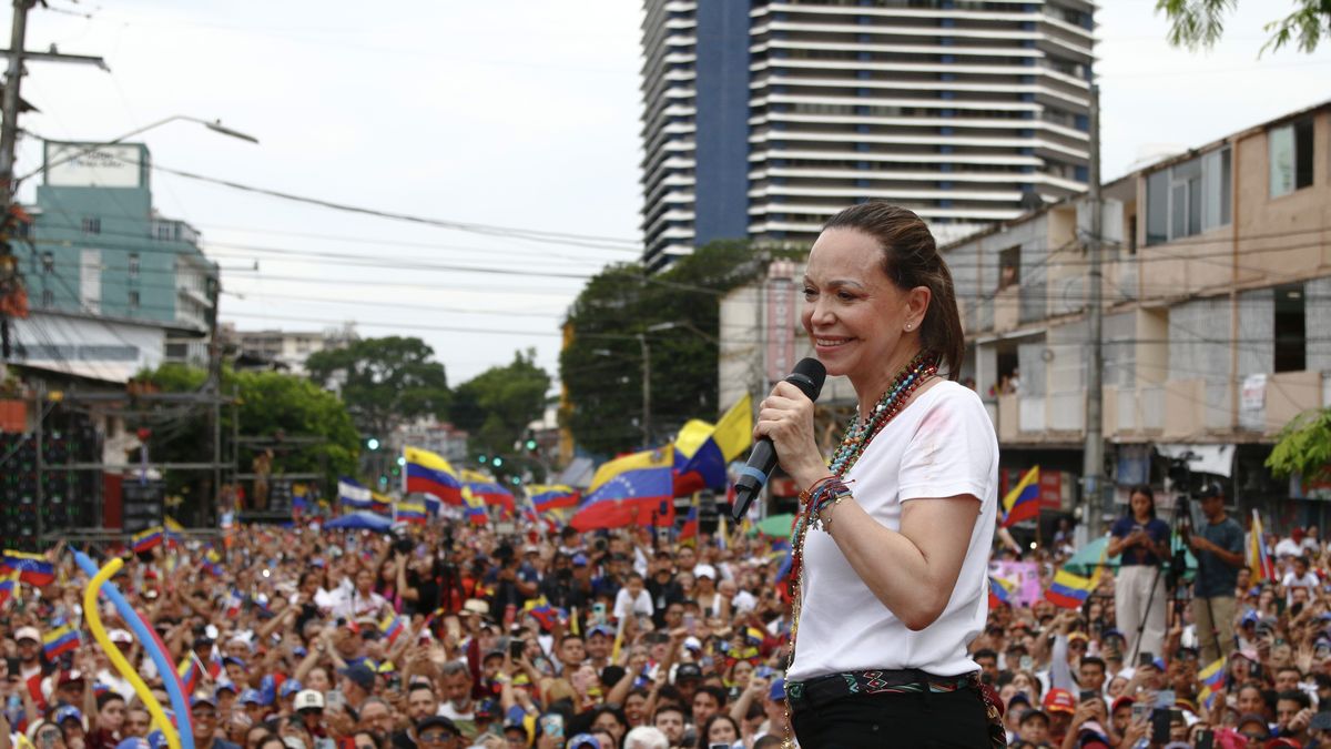 La líder opositora y Premio Nobel de la Paz 2025, María Corina Machado, aseguró este sábado que la presidente interina de Venezuela, Delcy Rodríguez, saldrá del poder y que el gran reto que tiene los venezolanos es construir los pilares éticos y liberales que harán que Venezuela nunca jamás caiga bajo el comunismo y la tiranía. La líder opositora y Premio Nobel de la Paz 2025, María Corina Machado, aseguró este sábado que la presidente interina de Venezuela, Delcy Rodríguez, saldrá del poder y que el gran reto que tiene los venezolanos es construir los pilares éticos y liberales que harán que Venezuela nunca jamás caiga bajo el comunismo y la tiranía.