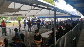 Inicia vacunación con Pfizer a mayores de 40 años en el circuito 8-8