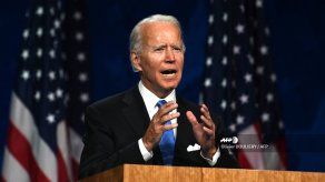 Biden acepta la nominación prometiendo superar temporada de oscuridad en EEUU
