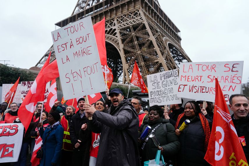 Torre Eiffel cierra por quinto día consecutivo tras huelga