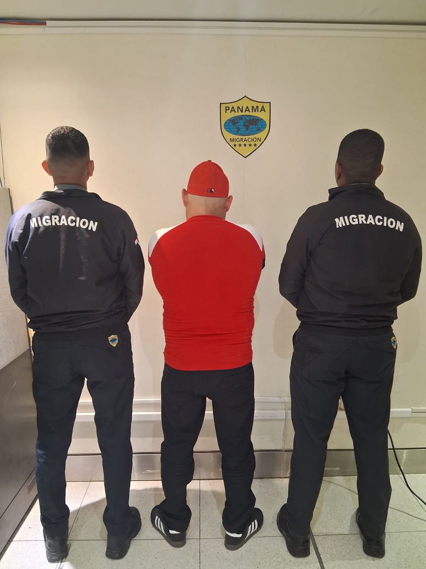 Un ciudadano cubano requerido en Estados Unidos por tráfico sexual y trata de personas fue arrestado en Panamá por agentes del Servicio Nacional de Migración (SNM)