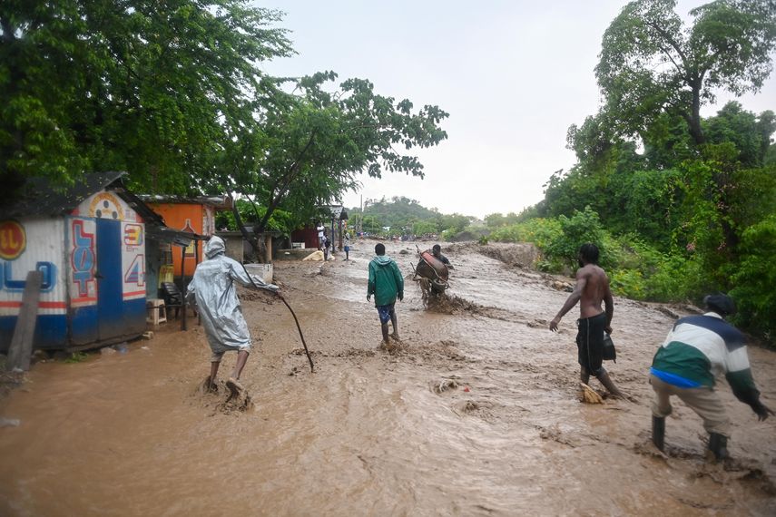 Miles de personas en Haití han tenido que abandonar sus hogares debido a las inclemencias del clima. Miles de personas en Haití han tenido que abandonar sus hogares debido a las inclemencias del clima.