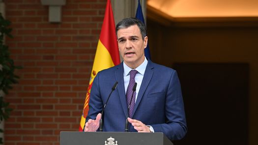 Pedro Sánchez adelanta elecciones en España tras su descalabro en las municipales y regionales