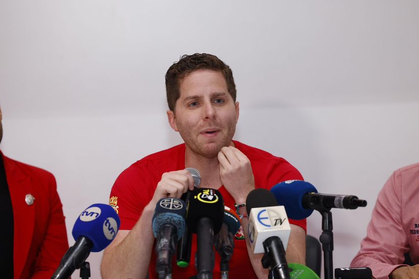 Mayer Mizrachi tilda de acomplejados a quienes lo critican y adversan