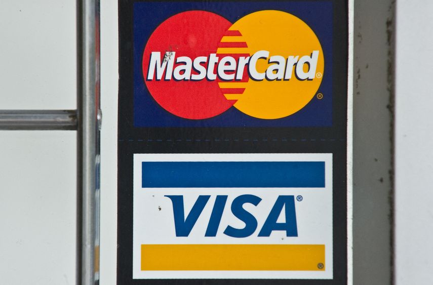 Visa y Mastercard suspenden operaciones en Rusia