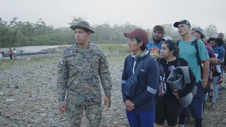 Una delegación de alto nivel de Estados Unidos (EEUU) llegó este jueves a Panamá para participar en una reunión bilateral sobre seguridad, que incluye visitas al Darién y la revisión de la cooperación de migración irregular. Una delegación de alto nivel de Estados Unidos (EEUU) llegó este jueves a Panamá para participar en una reunión bilateral sobre seguridad, que incluye visitas al Darién y la revisión de la cooperación de migración irregular.