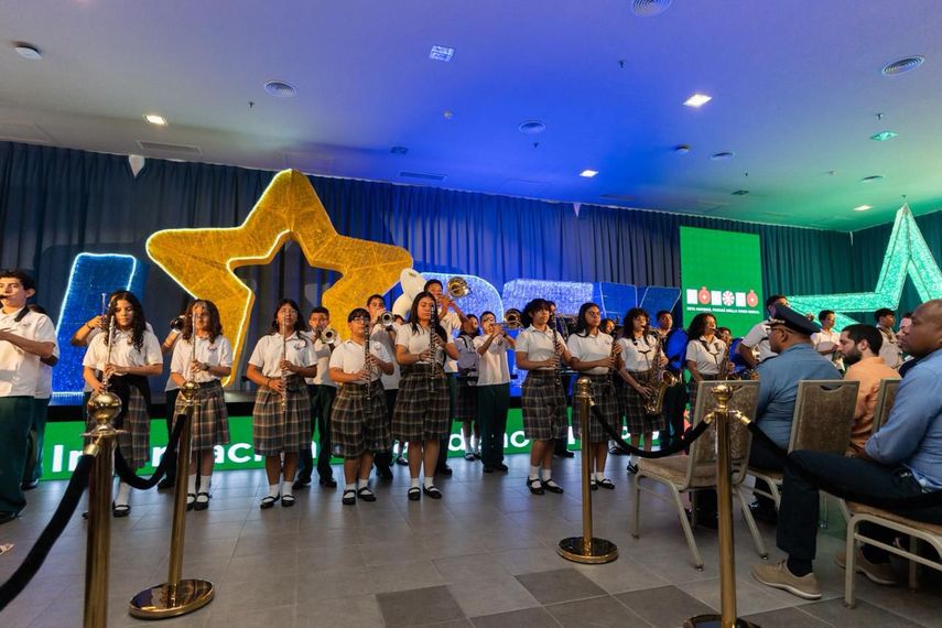 La Alcaldía de Panamá, a través de su titular, Mayer Mizrachi, anunció oficialmente el inicio del “Festival Internacional Navideño 2025 City of Stars”, una gran celebración que transformará al distrito capital en un escenario lleno de luces, arte y alegría durante todo el mes de diciembre. La Alcaldía de Panamá, a través de su titular, Mayer Mizrachi, anunció oficialmente el inicio del “Festival Internacional Navideño 2025 City of Stars”, una gran celebración que transformará al distrito capital en un escenario lleno de luces, arte y alegría durante todo el mes de diciembre.