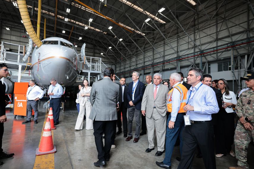 Mulino recorrió los talleres del centro de mantenimiento. Mulino recorrió los talleres del centro de mantenimiento.