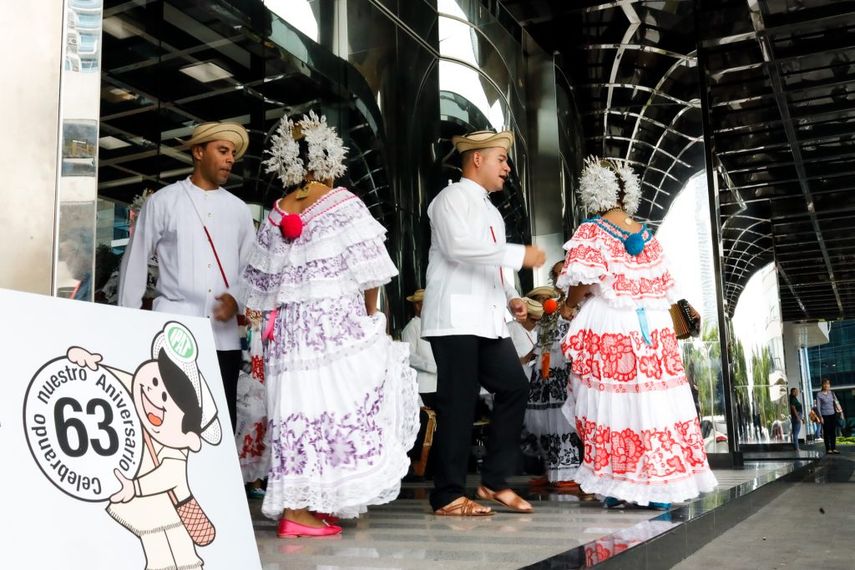 La marca "Panamá, vive por más" busca mostrar el impacto social positivo que el sector turismo puede tener en las comunidades y las personas. La marca "Panamá, vive por más" busca mostrar el impacto social positivo que el sector turismo puede tener en las comunidades y las personas.