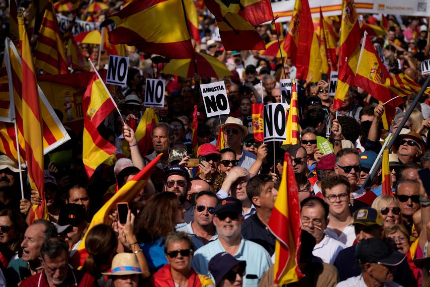 Barcelona marcha ante posible amnistía a independentistas catalanes Barcelona marcha ante posible amnistía a independentistas catalanes