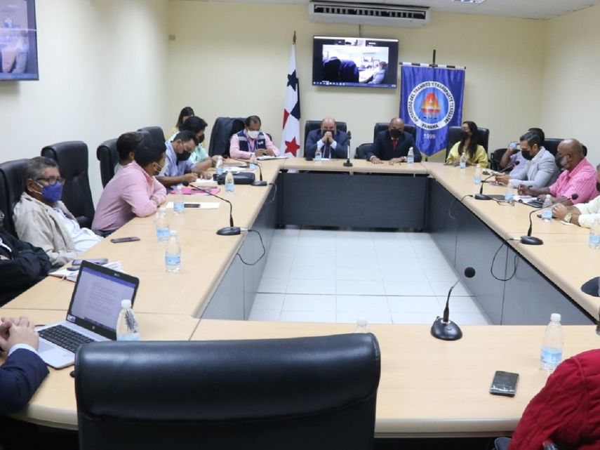 Gobierno Nacional logra acuerdo con transportistas