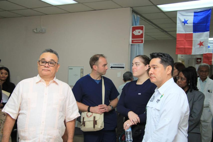 Médicos del Comando Sur realizaron un recorrido en el Hospital Nicolás Solano.