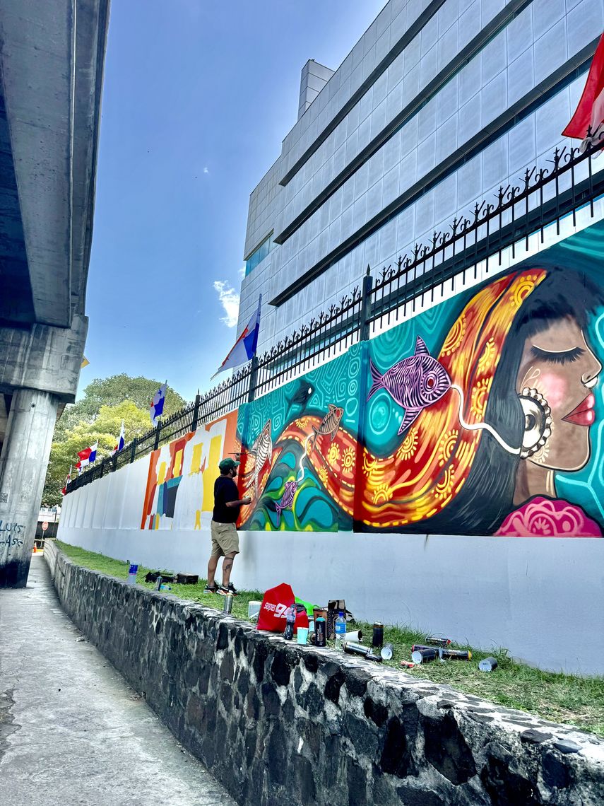 La Alcaldía de Panamá presentó el innovador "I Star Graffiti Tour", una iniciativa liderada por la Dirección de Cultura y Turismo con el objetivo de revitalizar y embellecer los espacios públicos en los 26 corregimientos del distrito de Panamá mediante el arte urbano. La Alcaldía de Panamá presentó el innovador "I Star Graffiti Tour", una iniciativa liderada por la Dirección de Cultura y Turismo con el objetivo de revitalizar y embellecer los espacios públicos en los 26 corregimientos del distrito de Panamá mediante el arte urbano.