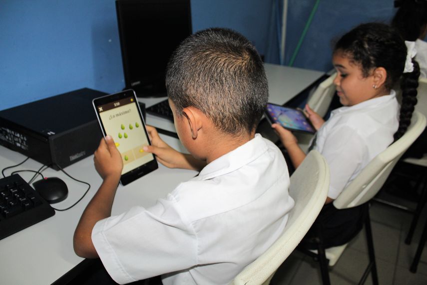 Meduca: 650 mil estudiantes se benefician de conectividad