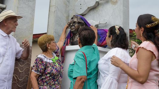 Museo de Guararé exhibe nuevo busto en honor a Dora Pérez de Zárate
