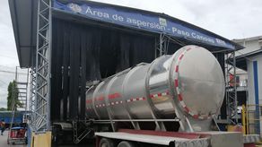 El Ministerio de Desarrollo Agropecuario aclaró que son los dueños de los camiones de carga los que tendrán que pagar por el servicio de aspersión de contenedores en Paso Canoas, no los conductores.