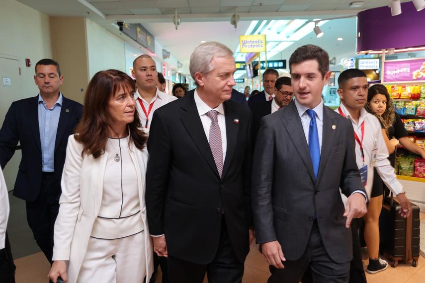El presidente electo de Chile llega a Panamá para participar en el Davos latinoamericano